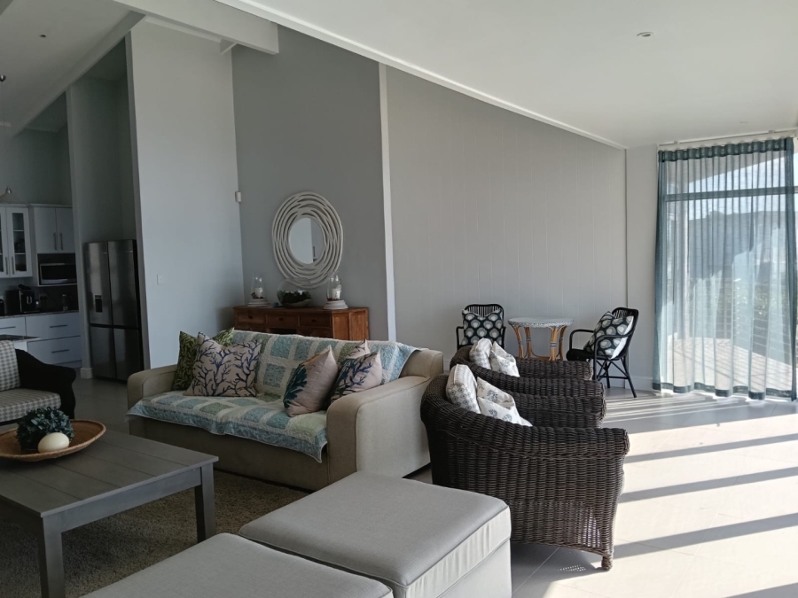 6 Bedroom Property for Sale in Wavecrest Eastern Cape